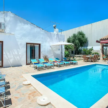 Owl Frida - Exclusive Holidays Villa