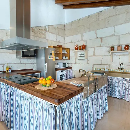 Owl Frida - Exclusive Holidays Villa