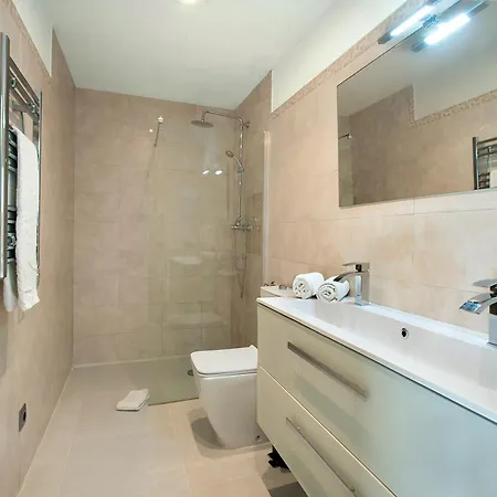 Owl Frida - Exclusive Holidays Villa