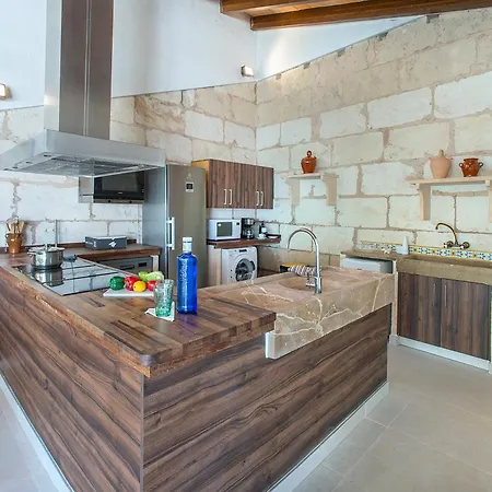 Owl Frida - Exclusive Holidays Villa